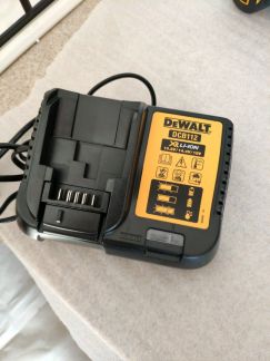 Зарядное устройство Dewalt Зарядное устройство Dewalt