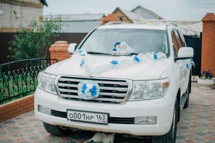 Продажа свадебных украшений на машину