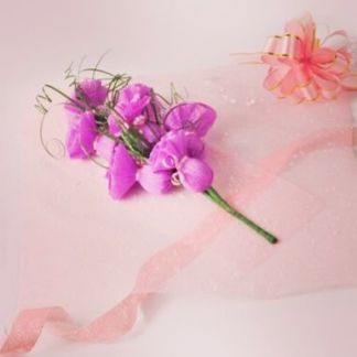 Бумажные букеты и цветы из конфет
