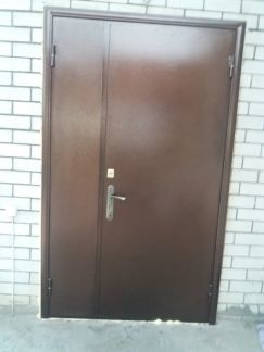 Металлическая дверь
