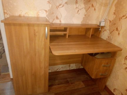 Продается стол