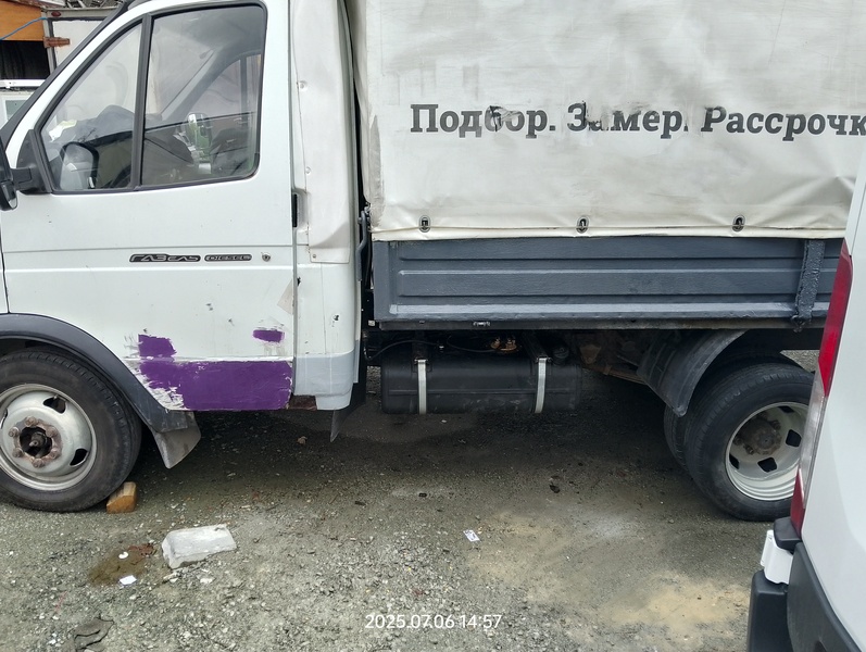 Небольшой ремонт транспорта. Замена старого бака на новый у ГАЗели 3302 и грунтовка дверей перед покраской