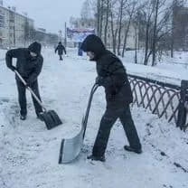Уборка снега в ручную