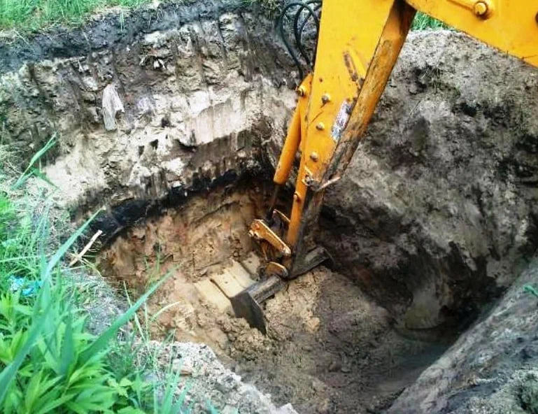 Копка котлована под фундамент