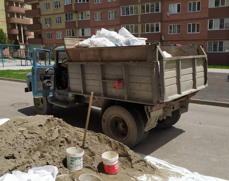 Вывоз строймусора, хлама, грунта, растительности.