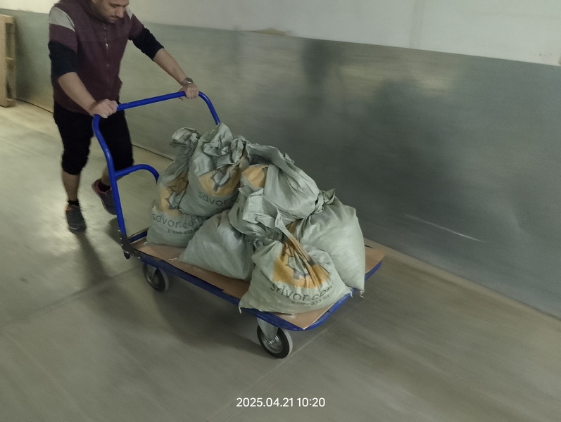 Вывоз строительного мусора. Загрузка КАМАЗА.