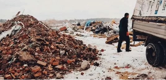 Вывоз строительного мусора хлама мебели Грузчики