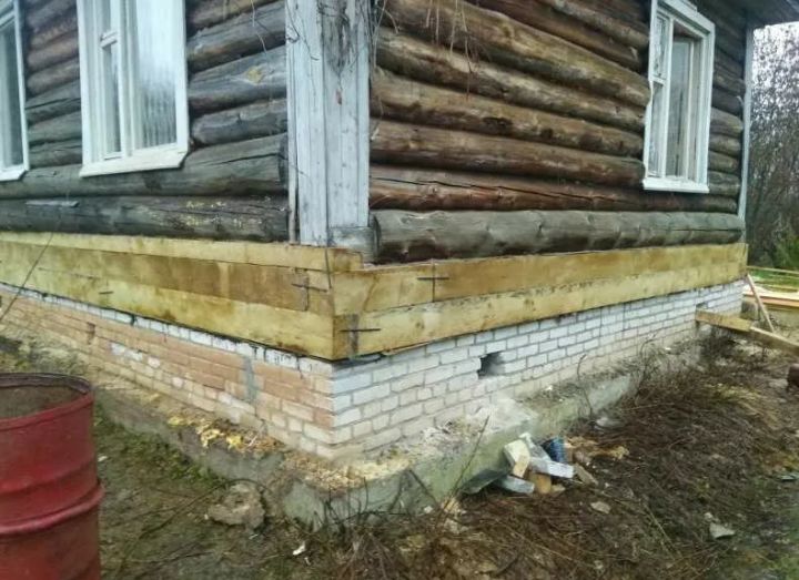 Замена венцов с подъёмом дома 
