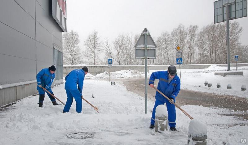 Уборка снега в ручную 