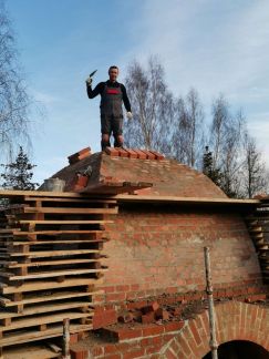 Разнарабочий каменщик пильщик