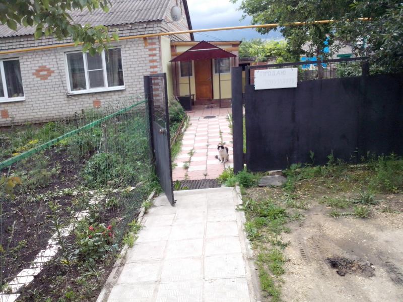 Сдам трехкомнатную квартиру в центре с.Долгоруково