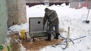 Ручная чистка выгребных ям, колодцев от ила и мусора