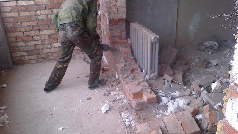 Демонтаж стен кирпич