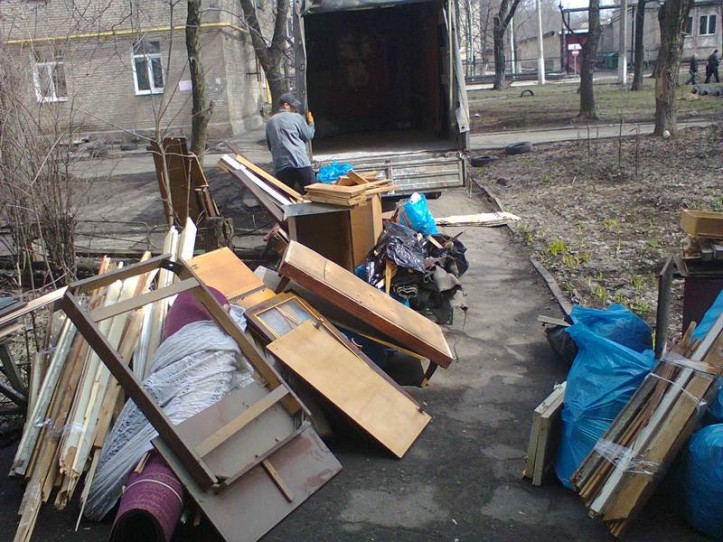 Вывоз старой мебели хлама мусора